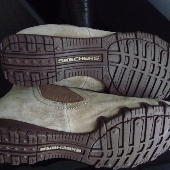 SKECHERS NEW RELAXEDFIT AIR COOLED MEMORY FOAM TAN SUEDE CHELSEA BOOTIES 8.5 - Picture 2 of 5